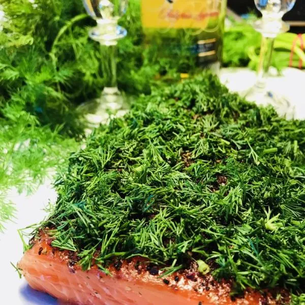 Graved-salmon--pickled-salmon--Nordic-Arctic-with-aquavit--nordic-spices-and-fresh-dill